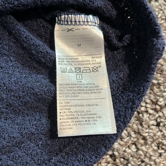 Old Navy Long sleeve crop top waffle weave material size medium - Picture 3 of 4